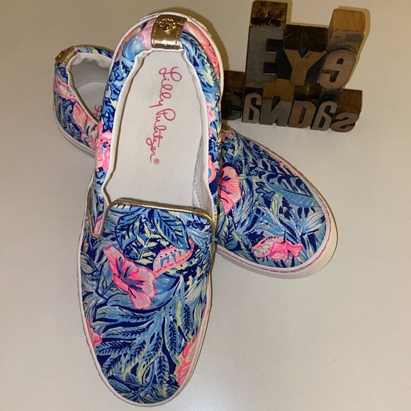 🌴LILLY PULITZER ‘Julie’ Sneaker in Lapis Blue Beach Club Blossoms Print - Picture 6 of 16